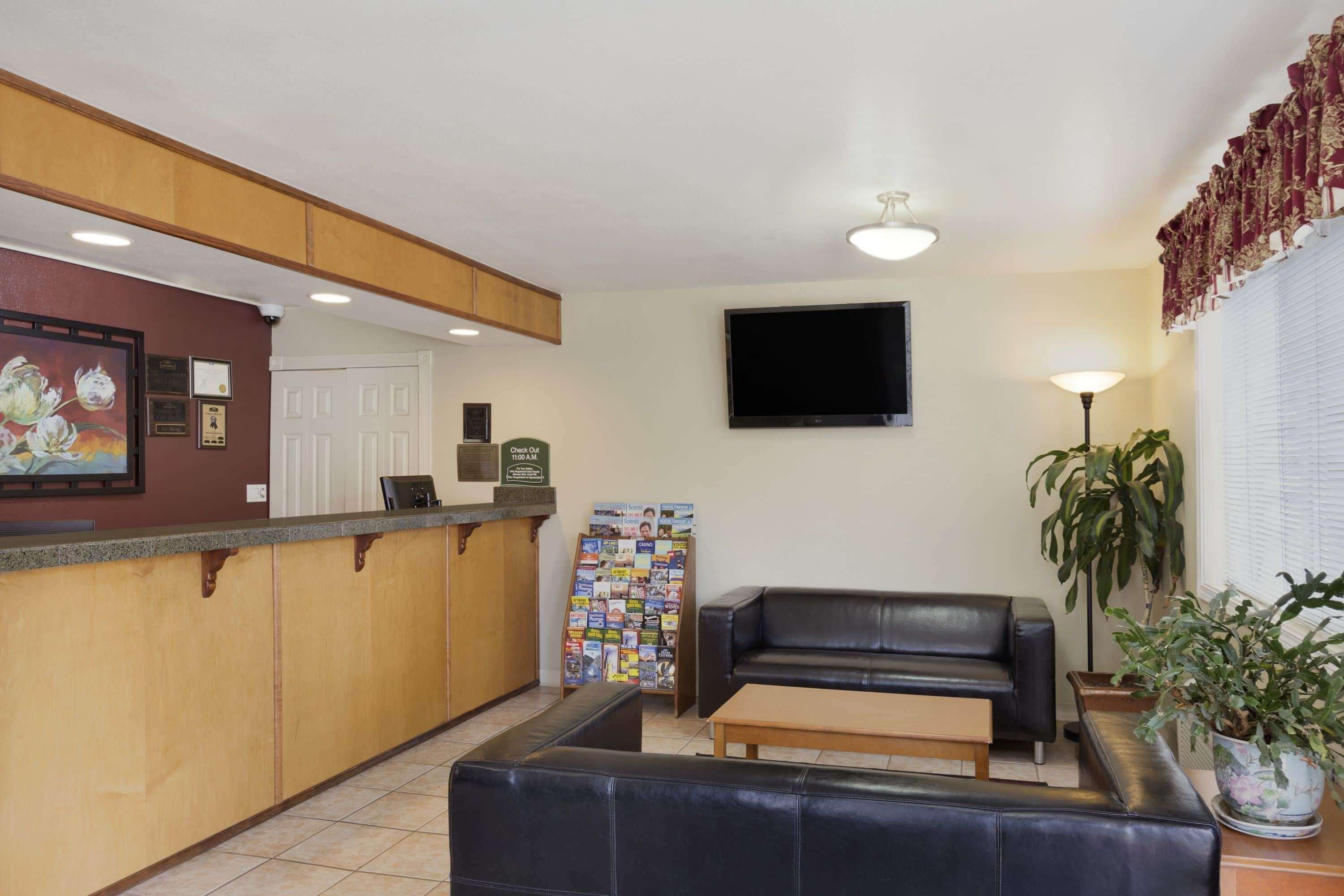 Howard Johnson By Wyndham Salem Exterior photo