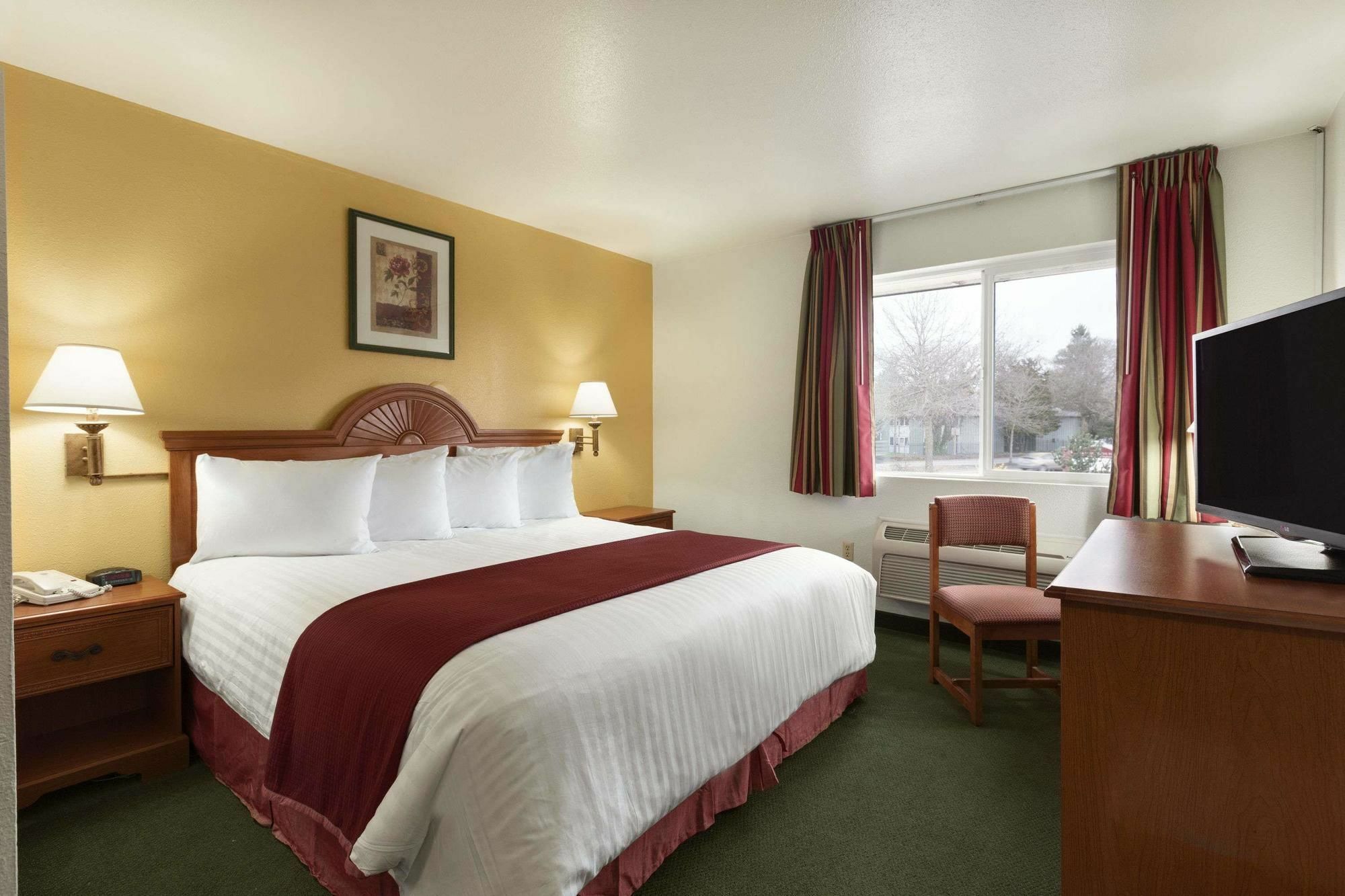 Howard Johnson By Wyndham Salem Exterior photo